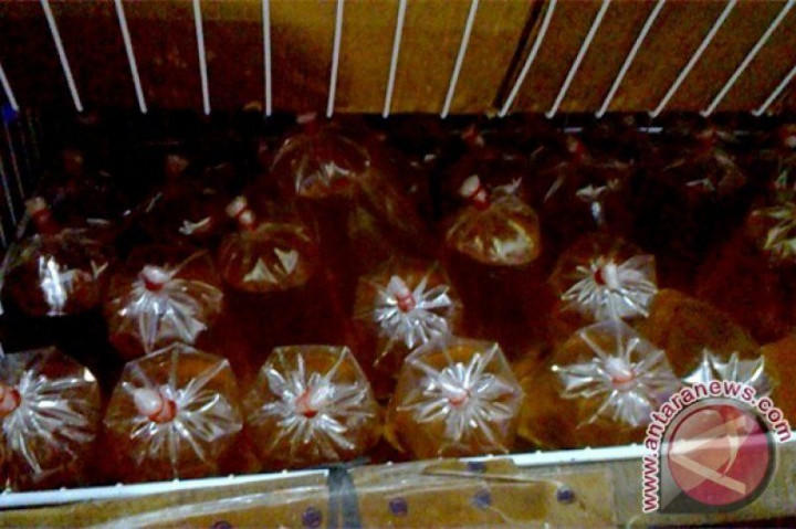 Tanjungpinang Kepri Diguyur 8.000 Liter Minyak Goreng Curah