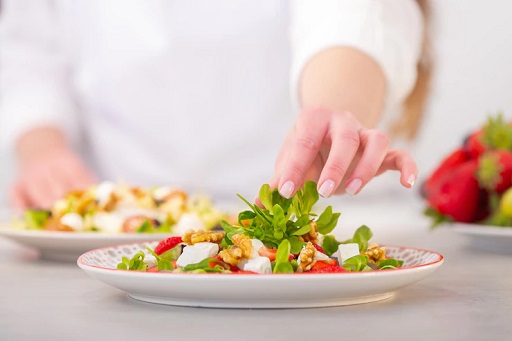 Diet Lacto-ovo vegetarian menghindari daging, ikan, dan unggas, tetapi tetap mengonsumsi produk hewani seperti susu dan telur. (Foto: Ilustrasi. Dok. Freepik.com)