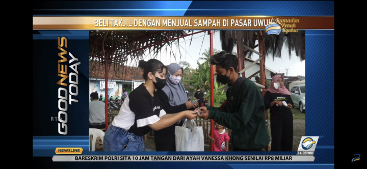 Beli Takjil Dengan Menjual Sampah