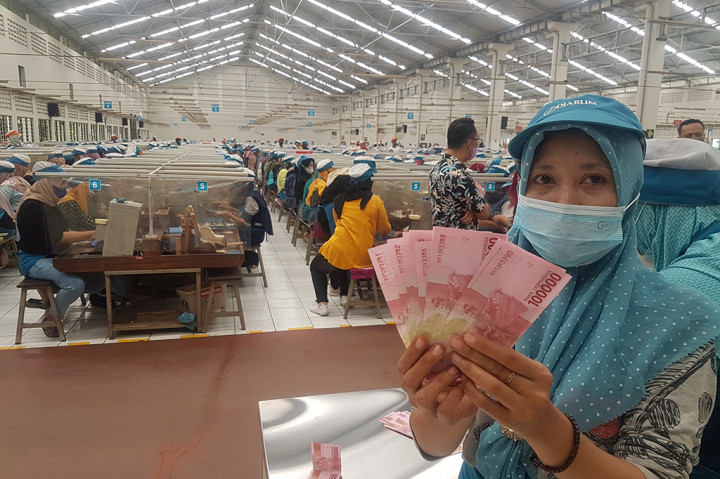 Puluhan Ribu Pekerja di Kudus Terima THR Lebih Awal