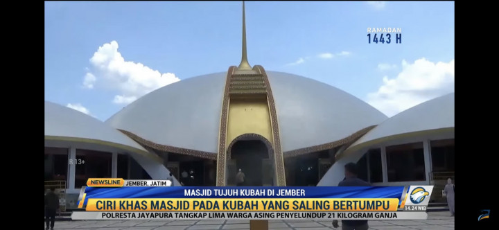 Masjid Tujuh Kubah di Jember