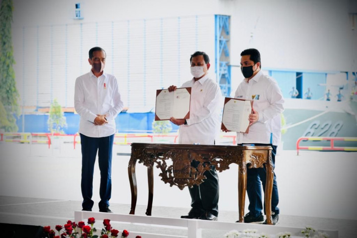 Jokowi Saksikan Kerja Sama Industri Pertahanan Erick Thohir dan Prabowo