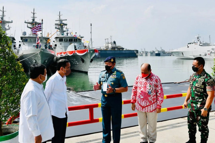 Jokowi Luncurkan Holding & Program Strategis BUMN Industri Pertahanan