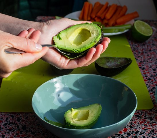 Makan Alpukat 2 Kali Seminggu Kurangi Penyakit Jantung