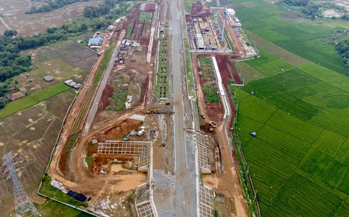 Rel Kereta Cepat Jakarta-Bandung Mulai Dipasang, Ini Kata Menhub