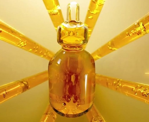 Garnier menghadirkan ampoule serum vitamin C dan Niacinamide yang terbukti dapat menyamarkan hiperpigmentasi pada kulit. (Foto: Dok. Instagram/@garnierindonesia)