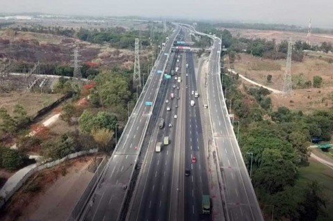 Jalan Tol Jakarta-Cikampek Dibuka 4 Lajur Khusus Mudik Lebaran