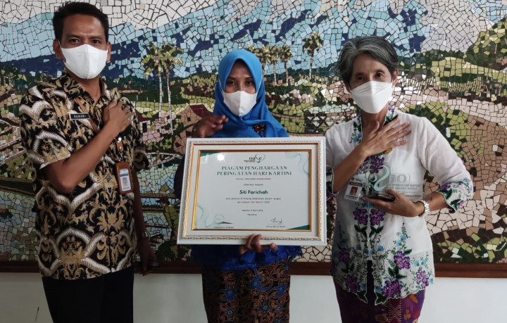 Mengabdi untuk Warga Kepulauan, Bidan di Jepara Dapat Penghargaan dari OASE