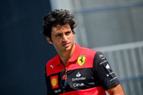 Carlos Sainz Tambah Masa Bakti dengan Ferrari