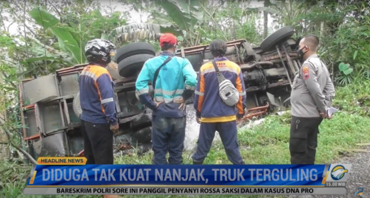 Truk Roti Terguling di Banjarnegara Gara-gara Tak Kuat Menanjak