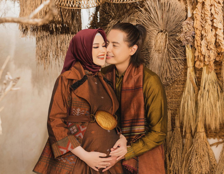Selamat! Cut Meyriska dan Roger Danuarta Dikaruniai Anak Kedua