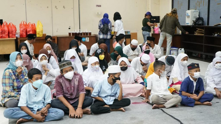 Aksi PWJ Peduli, Berbuka Puasa sambil Berbagi Bersama Anak Yatim dan Duafa