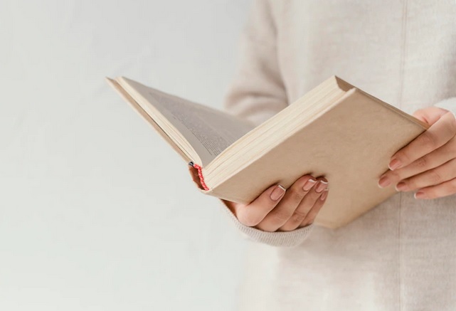 Survei: Mayoritas Menghabiskan Waktu Berpuasa dengan Membaca Novel Islami