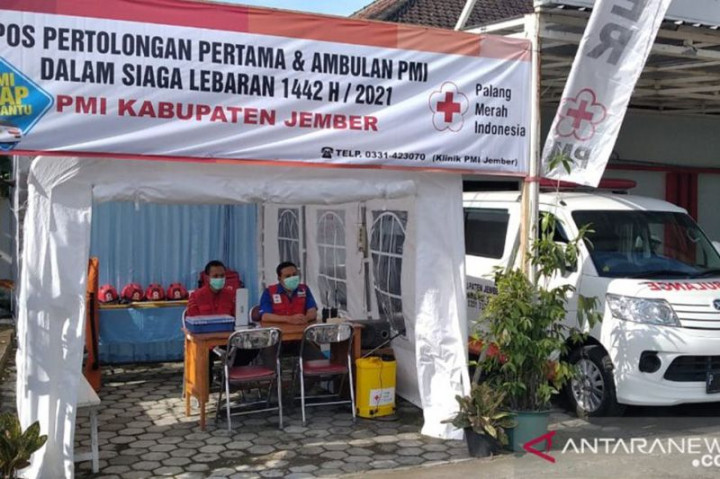 PMI Jember Siagakan Dokter dan Ambulans di Posko Mudik Lebaran