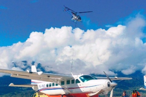 Pilot Ini Ceritakan Kendala saat Mengantar BTS ke Pedalaman Papua