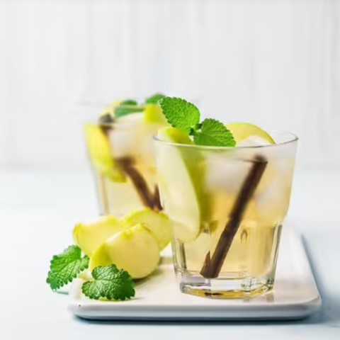 Ini resep minuman apple tea cinnamon yang pasti kamu suka ya! (Foto: Dok. Endeus TV)
