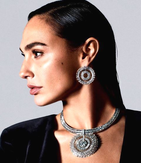 Gal Gadot Jadi Duta Resmi Perhiasan Mewah Brand Ini
