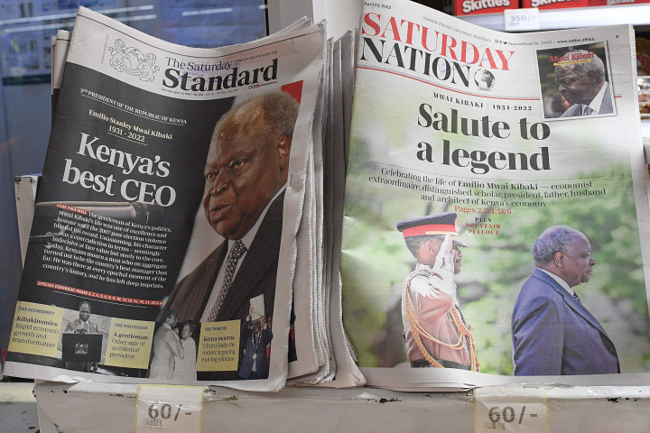 Kenya Berduka, Wajah Presiden Mwai Kibaki Hiasi Surat Kabar