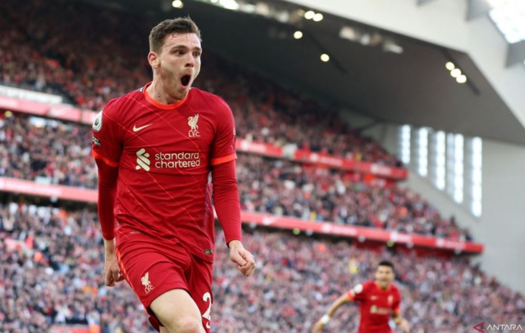 Selebrasi bek Liverpool Andrew Robertson usai membobol gawang Everton (Foto: Antara/Reuters/Phil Noble)