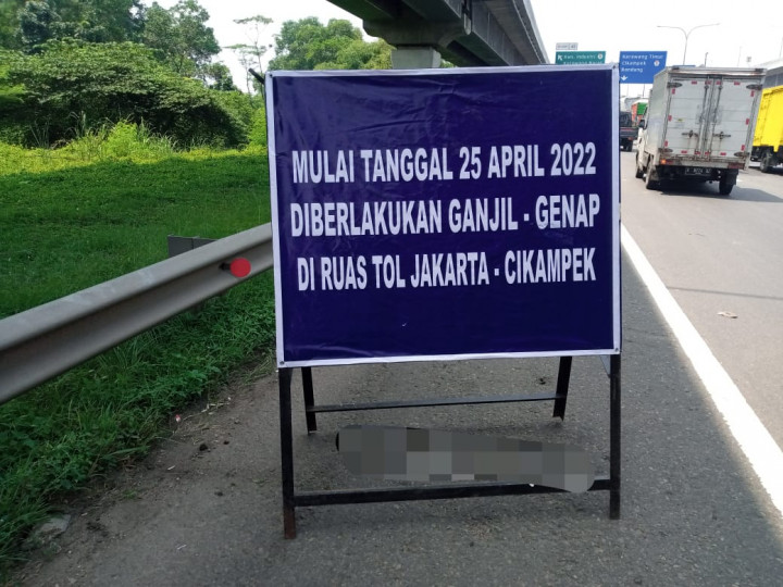 Hari Pertama Ganjil-Genap Tol Japek, Pelat Tak Sesuai Dialihkan ke GT Karawang Barat