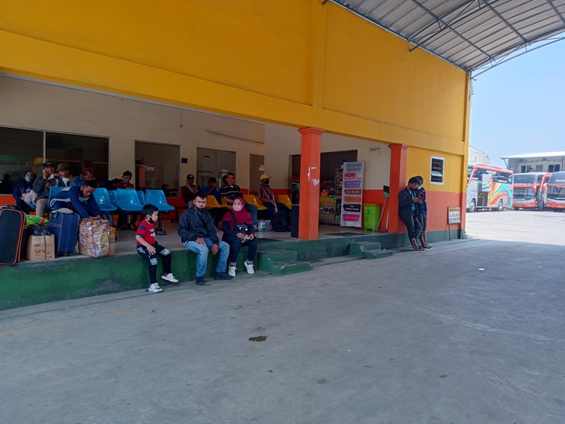 Aktivitas mudik lebaran di pangkalan bus Rosalia Indah, Kelurahan Cipayung, Kecamatan Ciputat, Tangerang Selatan. Farhan/Medcom.id