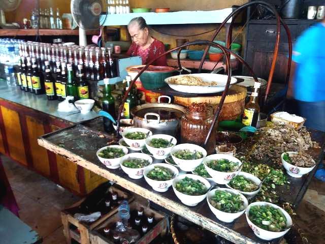 Sauto Sedap Malam Pak Da'an Jenggot. Jl. Raya Talang - Tegal, Jawa Tengah. (Foto: Dok. Instagram Adam Verdian/@adamverdian)