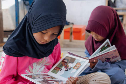 Yayasan Maritim Gandeng Aruna Donasikan Buku untuk Anak Pesisir