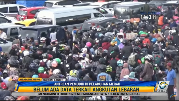 Antrean Pemudik di Pelabuhan Merak Membeludak