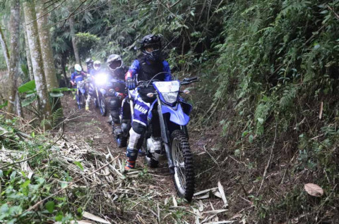 3 Biker Mantan Racer Kebut WR 155 R saat Ngabuburit Explore Merapi