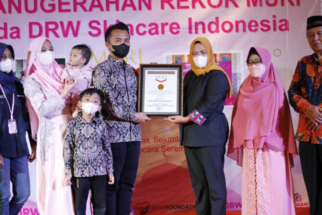 Pemecahan Rekor MURI yang dilakukan DRW Skincare (Foto: Ist)