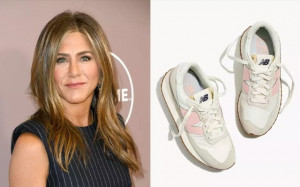 Sepatu Kets Favorit Jennifer Aniston Banyak Diburu dan Habis Terjual