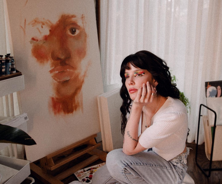 Halsey Idap Penyakit Kronis, Belum Boleh Gelar Konser