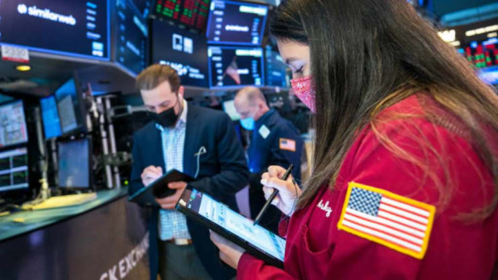 Wall Street Berkabung, Aksi Jual Besar Buat Nasdaq Ambruk