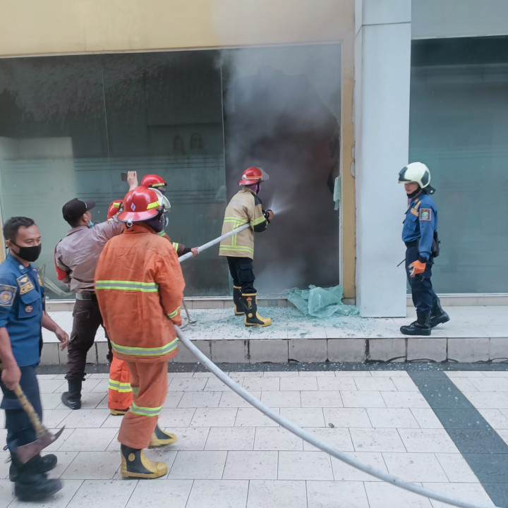 Diduga Korselting Listrik, Ruko BNI di Summarecon Bekasi Terbakar