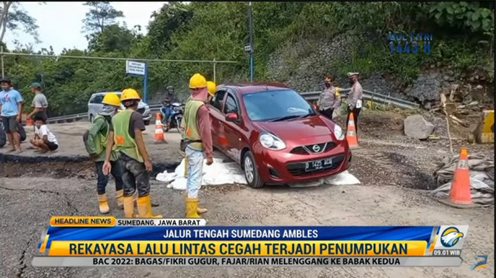 Jalur Tengah Sumedang Ambles, Pemudik Diimbau Cari Jalan Alternatif