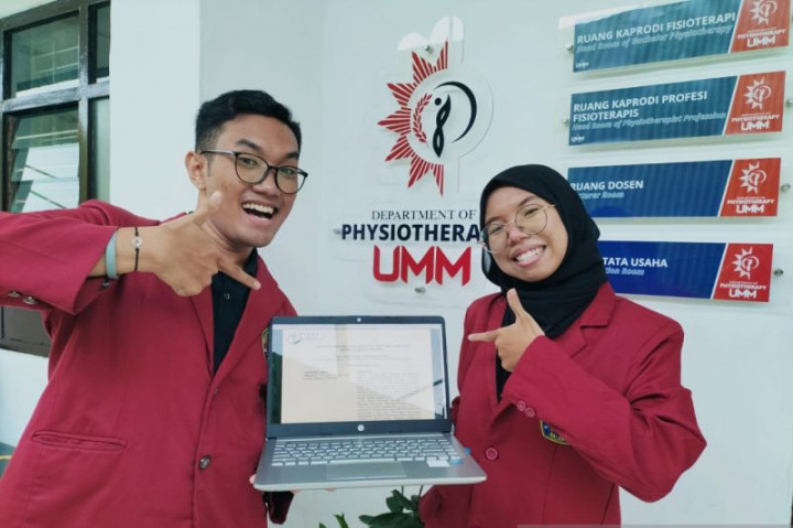 Presentasi Soal Penyembuhan Parkinson, Mahasiswa Fisioterapi UMM Juara di Ajang PIMAF