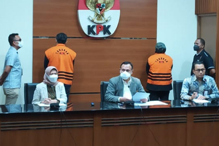 Jadi Tersangka Suap, Ade Yasin Langsung Ditahan