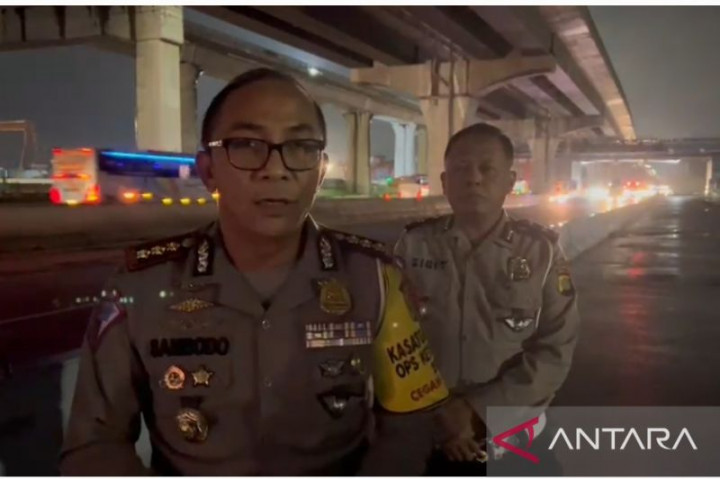Terjadi Kepadatan, KM 47 Tol Jakarta Cikampek Berlaku <i>Contraflow</i>