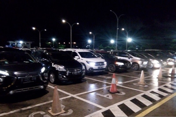 H-4 Lebaran, Pelabuhan Merak Padat Kendaraan Pemudik