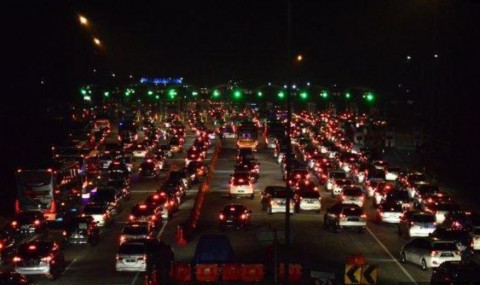 Volume Kendaraan Meningkat, Kemacetan Terjadi di Tol Japek-Cipali
