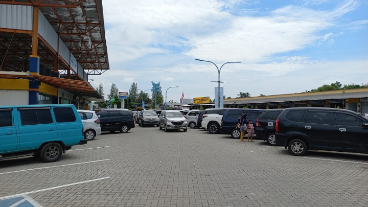 Buka-Tutup Mulai Diterapkan di <i>Rest Area</i> Tol Palikanci
