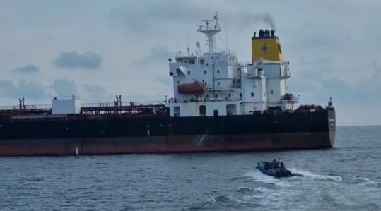 Truk Resmi Dilarang Menyeberang dari Bakauheni ke Merak