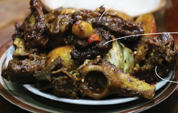 Tengkleng Rica bisa kamu dapatkan di Warung Sate Kambing Pak Manto (Foto: Peta Kuliner Jawa)