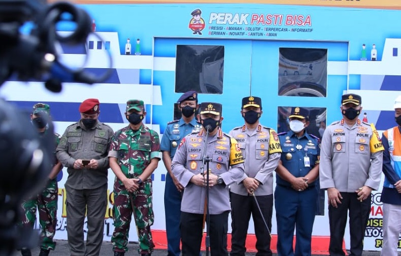 Kapolri Jenderal listyo Sigit Prabowo di Pelabuhan Tanjung Perak. Foto: Dok Humas Polri.