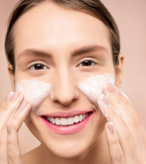 Ini Kriteria Facial Wash yang Ideal Menurut Dokter Kulit