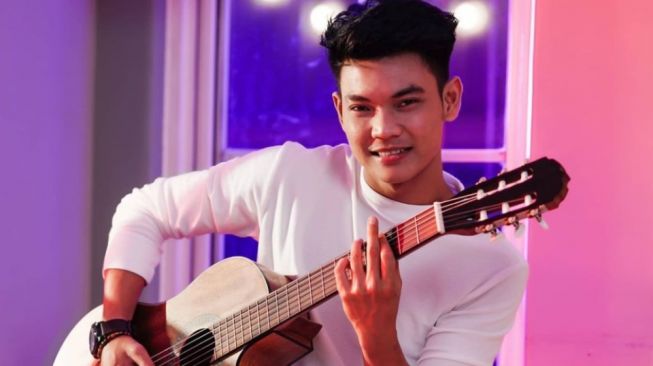 Tri Suaka Merasa Wajar Minta Pijat Setiap Manggung