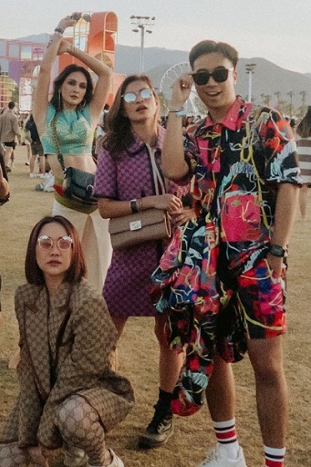 Luna Maya, BCL, Marianne Rimantir dan Vidi Aldiano menyaksikan Coachella 2022 dengan gaya fashion yang kece nan stylish. (Foto: Dok. Instagram/@lunamaya)