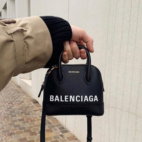 Balenciaga berhasil mengalami lonjakan permintaan hingga 108 persen. (Foto: Dok. Instagram/@balenciagagyt)