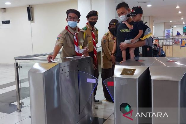 Meski Berpuasa, Pramuka Turun ke Jalan Kawal Mudik Aman di Ibu Kota