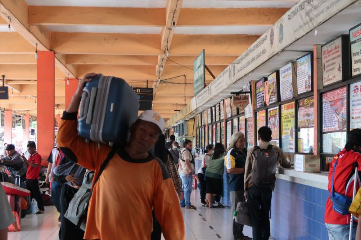 10.765 Pemudik Telah Berangkat dari Terminal Jatijajar Kota Depok